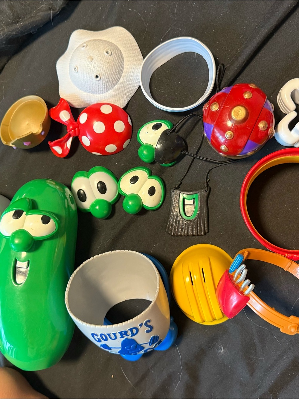 Fisher-Price - Veggie Tales - Larry The Cucumber Dress-Up Mix-Up